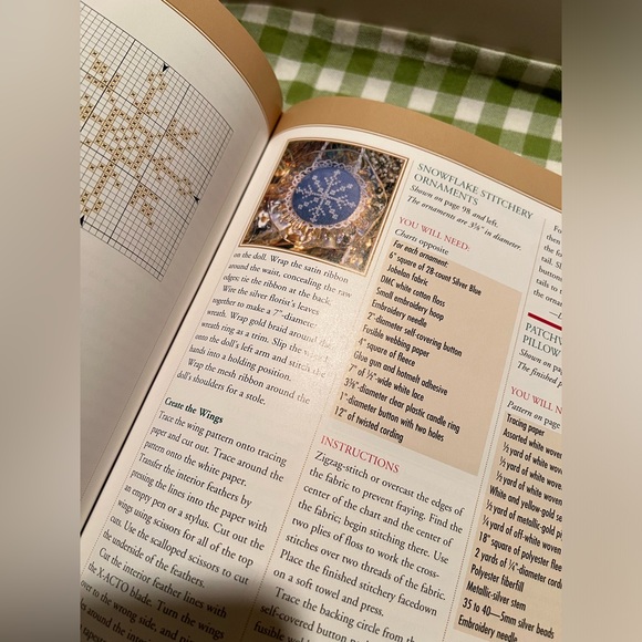 LOT OF 2 BETTER HOMES & GARDENS CHRISTMAS IDEA BOOKS. - Picture 12 of 16